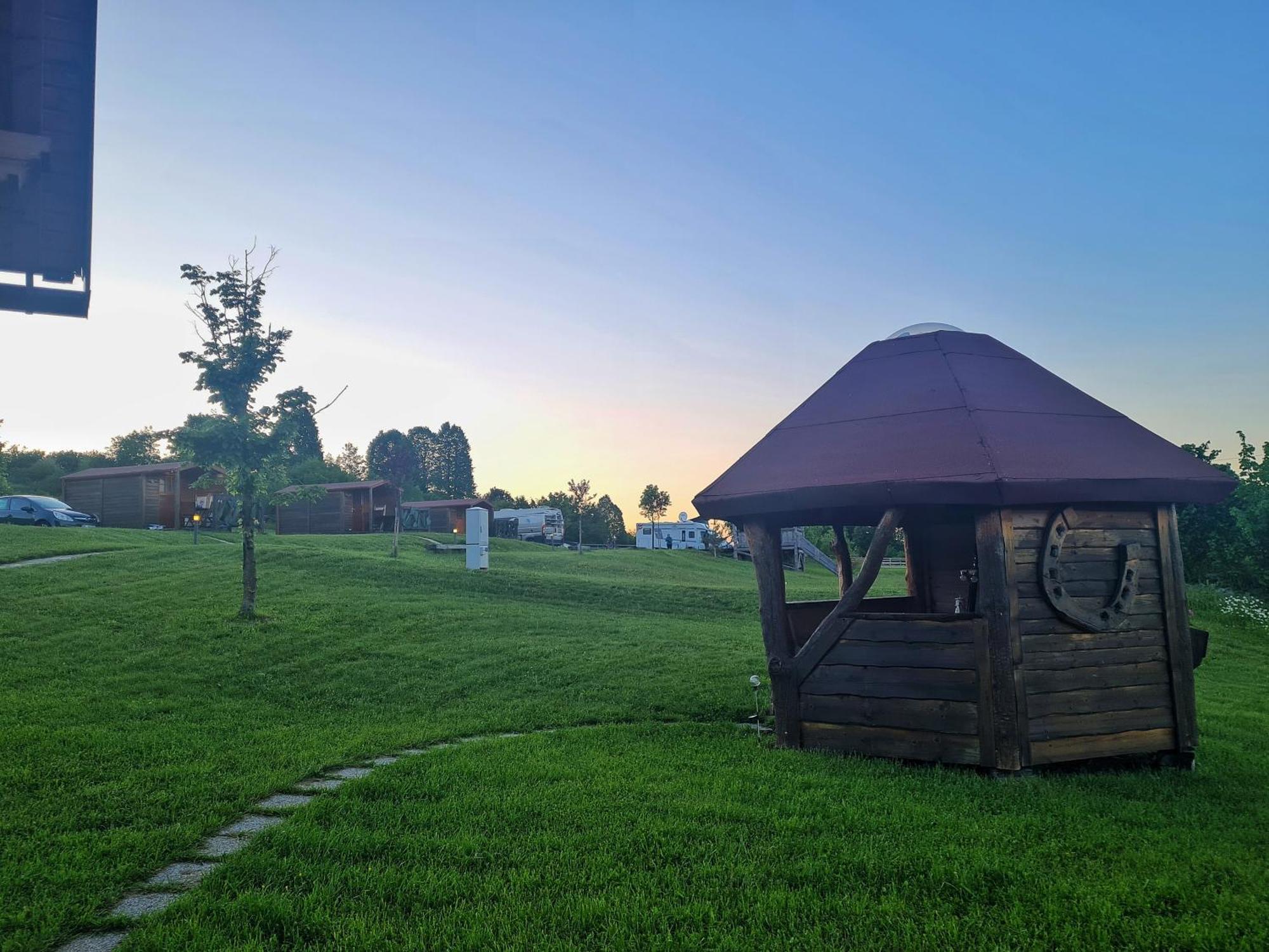 Hotel Camp The Sunrise Hill Pivka Exterior foto