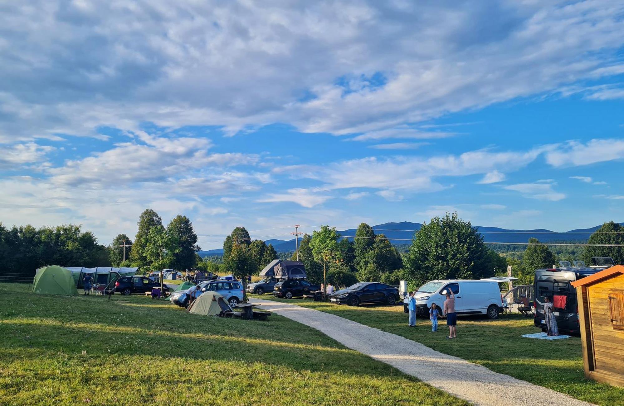Hotel Camp The Sunrise Hill Pivka Exterior foto