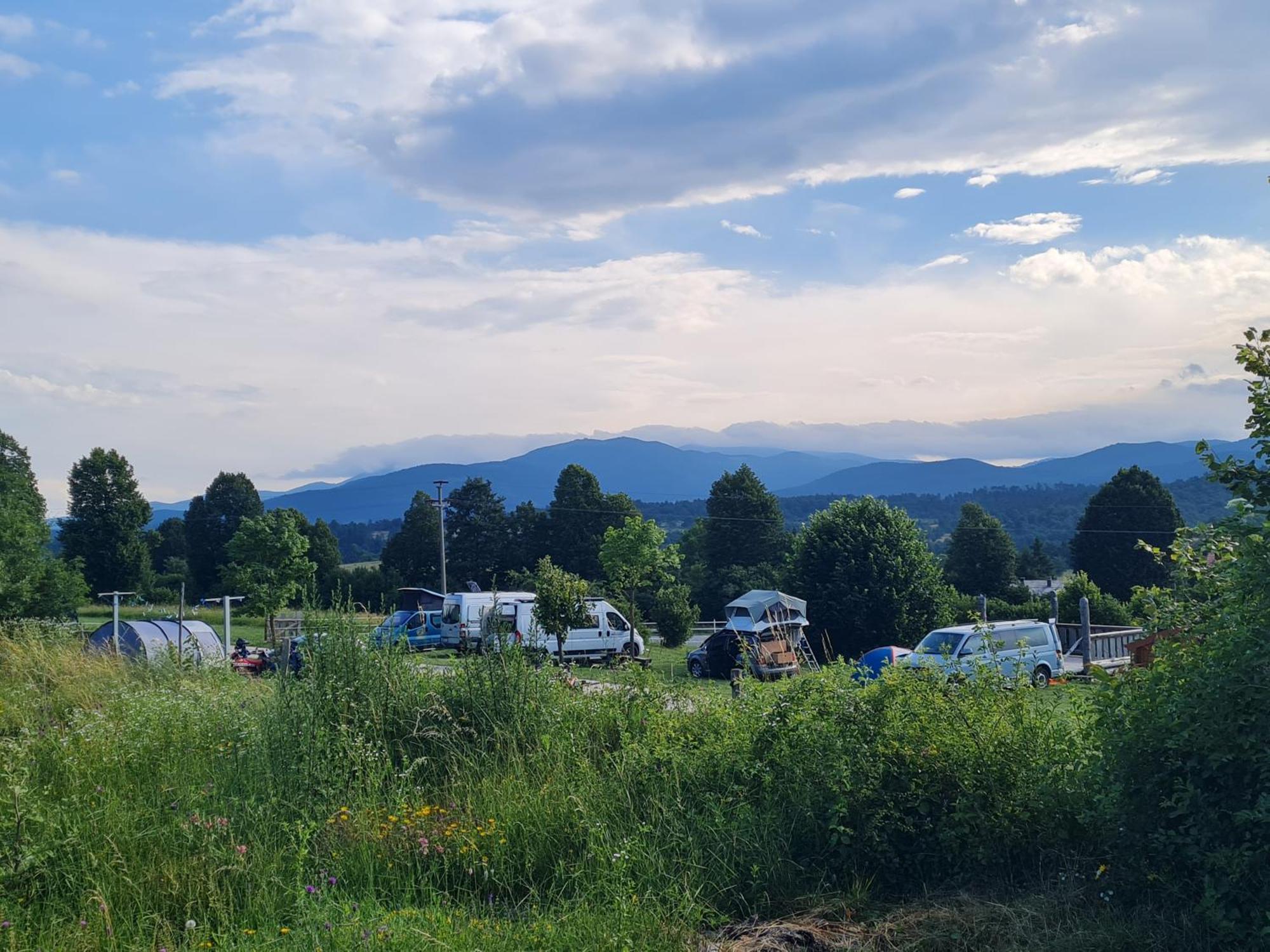 Hotel Camp The Sunrise Hill Pivka Exterior foto