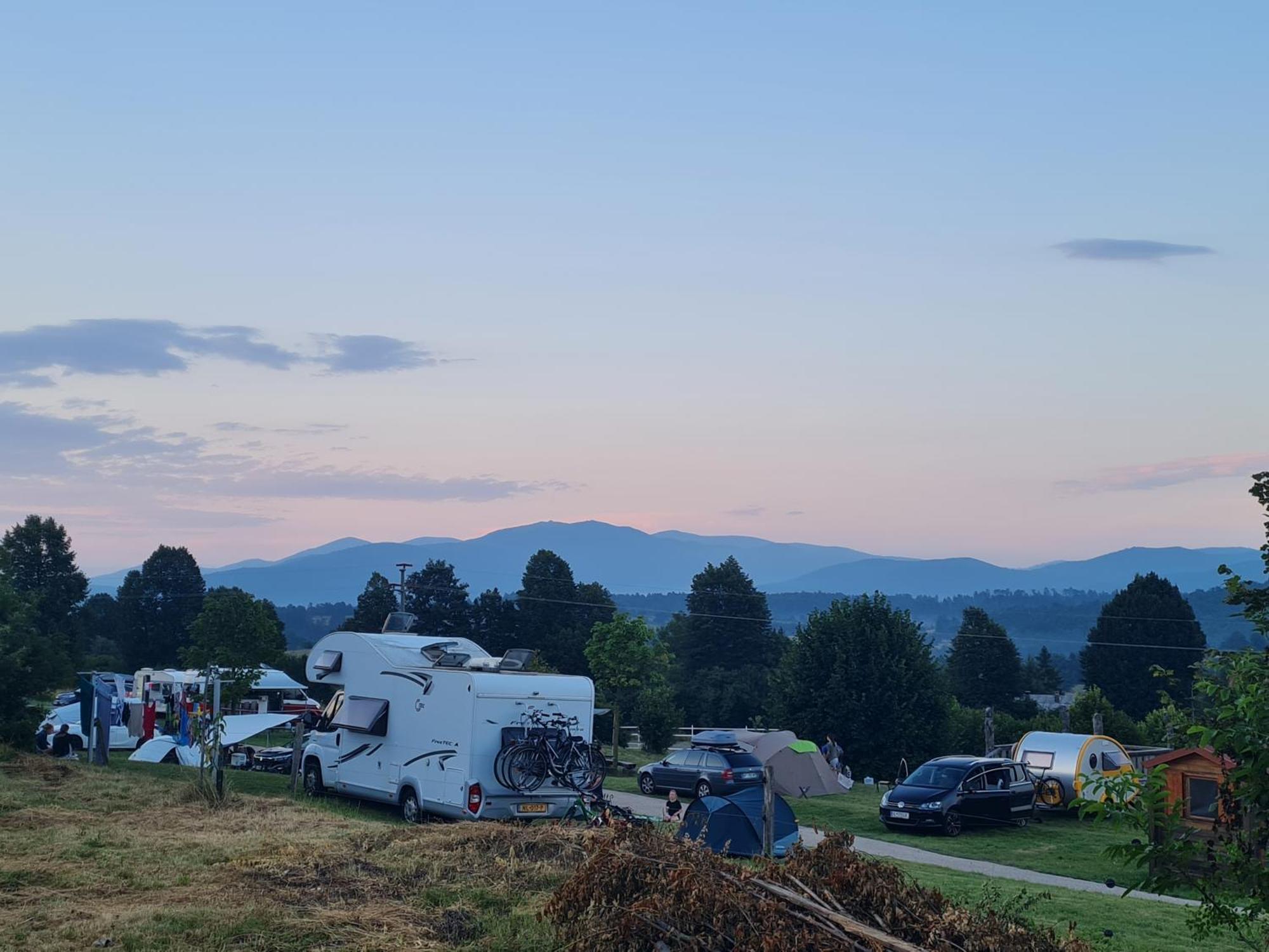Hotel Camp The Sunrise Hill Pivka Exterior foto